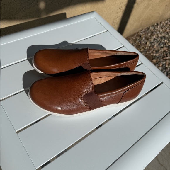 Vionic Tan Leather Slip-On Loafers size 7.5 - Picture 3 of 13